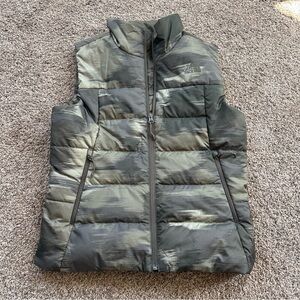 The North Face Olive Green Puffer Vest Womens Size Small Mint Condition!

0386